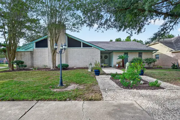 16403 Glenshannon Drive, Houston, TX 77059
