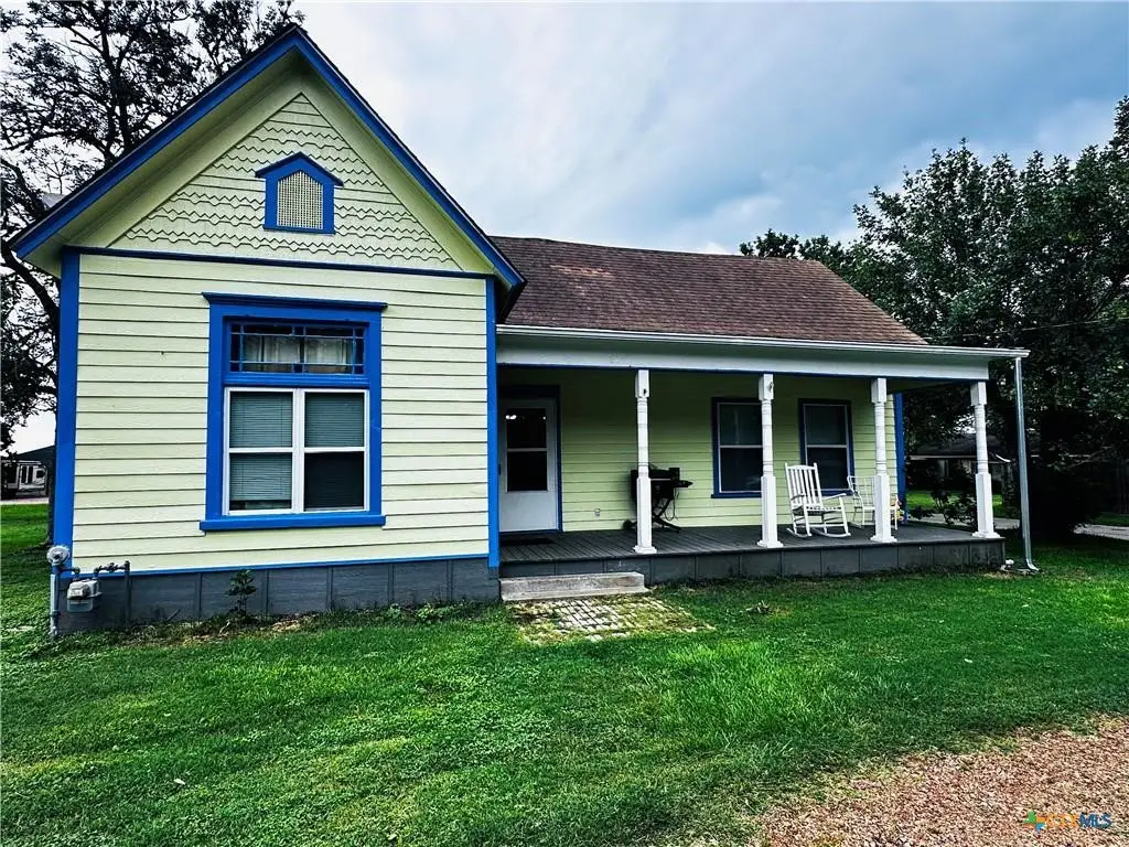 317 Crittenden Street, Yoakum, TX 77995 - Image #1