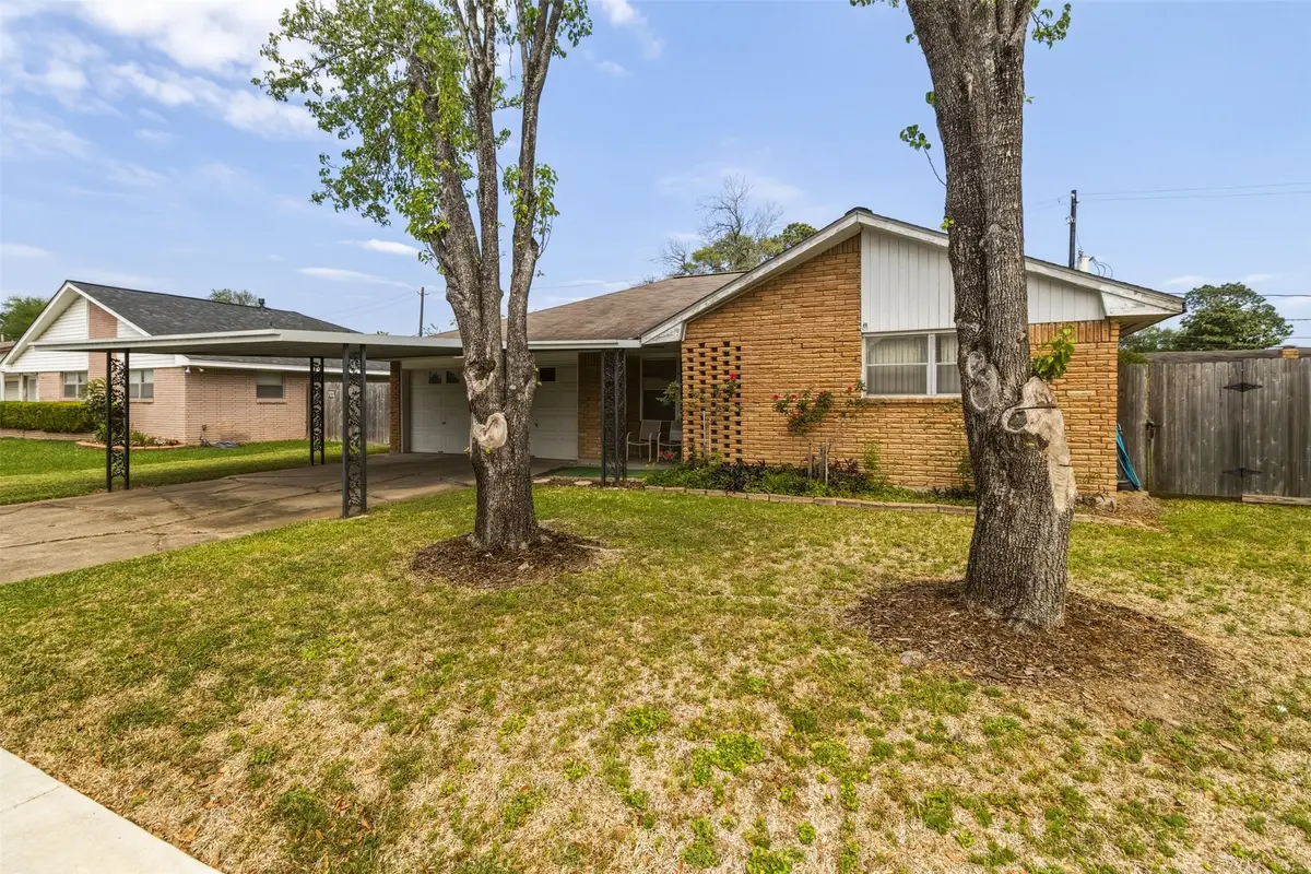 1605 Marlock Ln, Pasadena, TX 77502 - #1