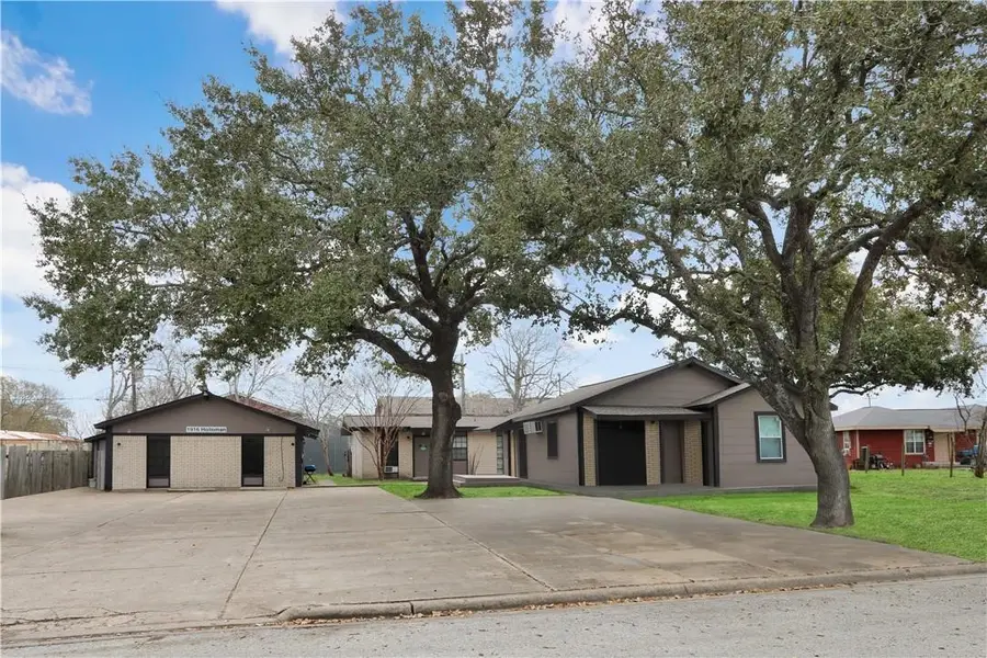 1916 Holloman Drive, Port Lavaca, TX 77979 - Image #2