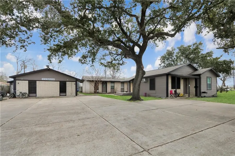 1916 Holloman Drive, Port Lavaca, TX 77979 - Image #3