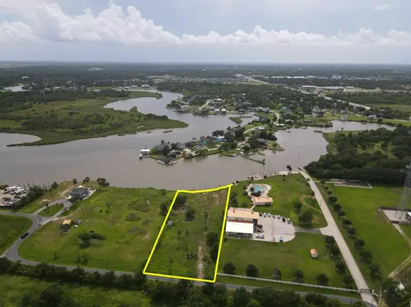 11501 Wincrest, Dickinson, TX 77539