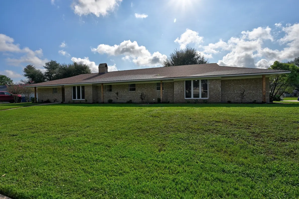 687 Bending Oaks Drive, Bellville, TX 77418 - #1