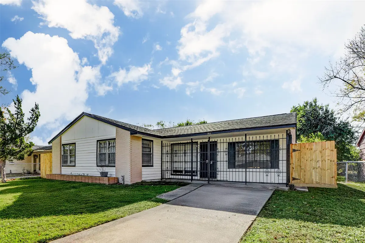 5622 Woodgreen Street, Houston, TX 77033 - Image #1