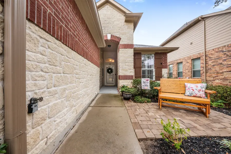 9635 Old Timber Lane, Spring, TX 77379 - Image #2