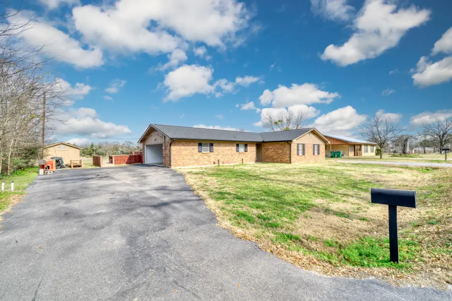 102 W Marietta Street, Madisonville, TX 77864 - #2