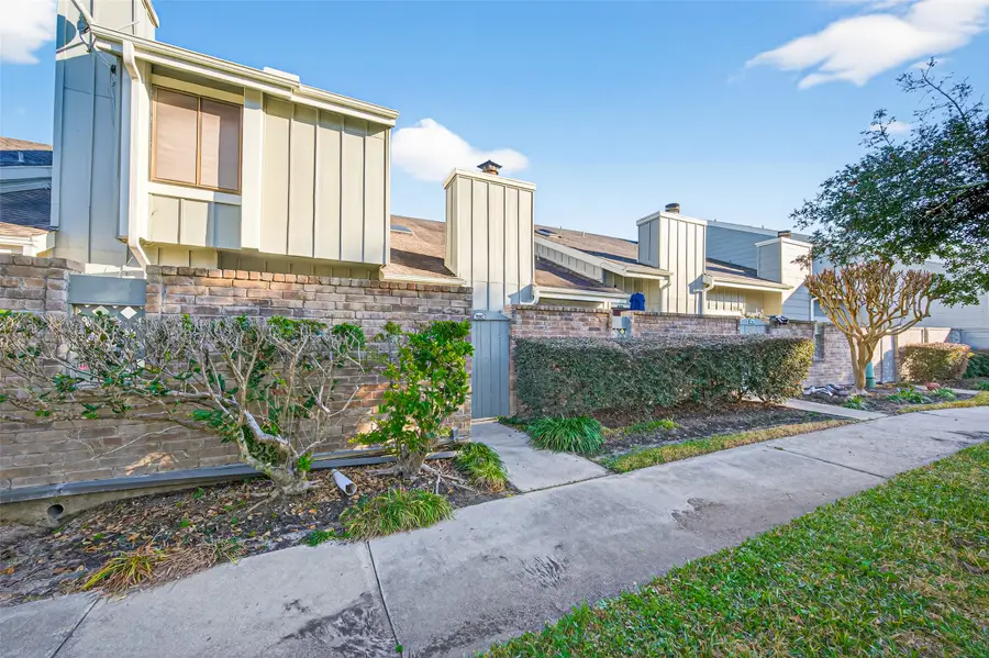 7082 Greenway Chase Street, Houston, TX 77072 - #2