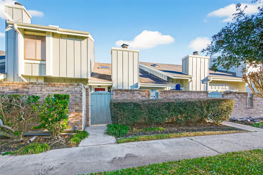 7082 Greenway Chase Street, Houston, TX 77072 - #3