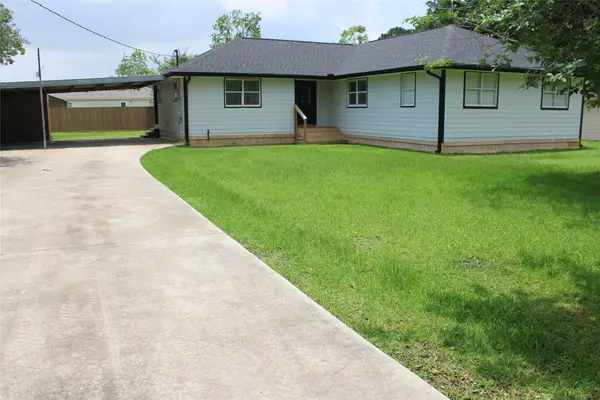 736 Carolyn Street, Winnie, TX 77665