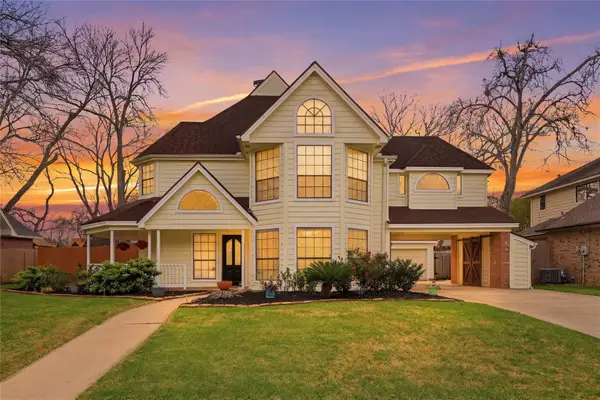 1627 N Hearthside Drive, Richmond, TX 77406