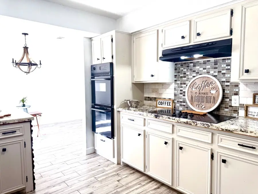 205 Montclaire Drive, West Columbia, TX 77486 - #3