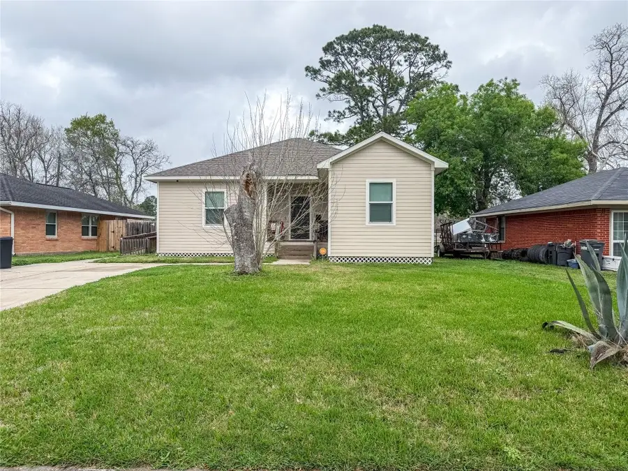 106 N Bayou Drive, Hitchcock, TX 77563 - #2