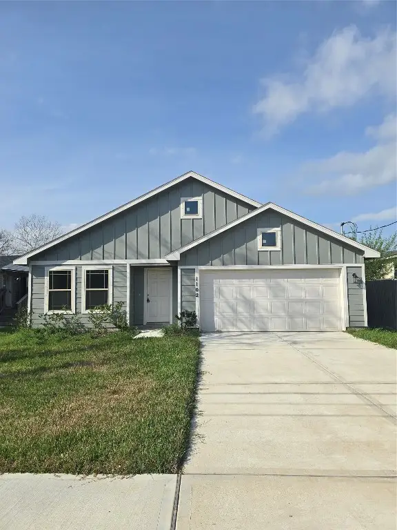 1102 Riggs Street, Baytown, TX 77520