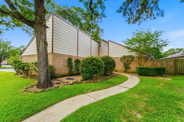 2718 Knollbrook Lane, Spring, TX 77373