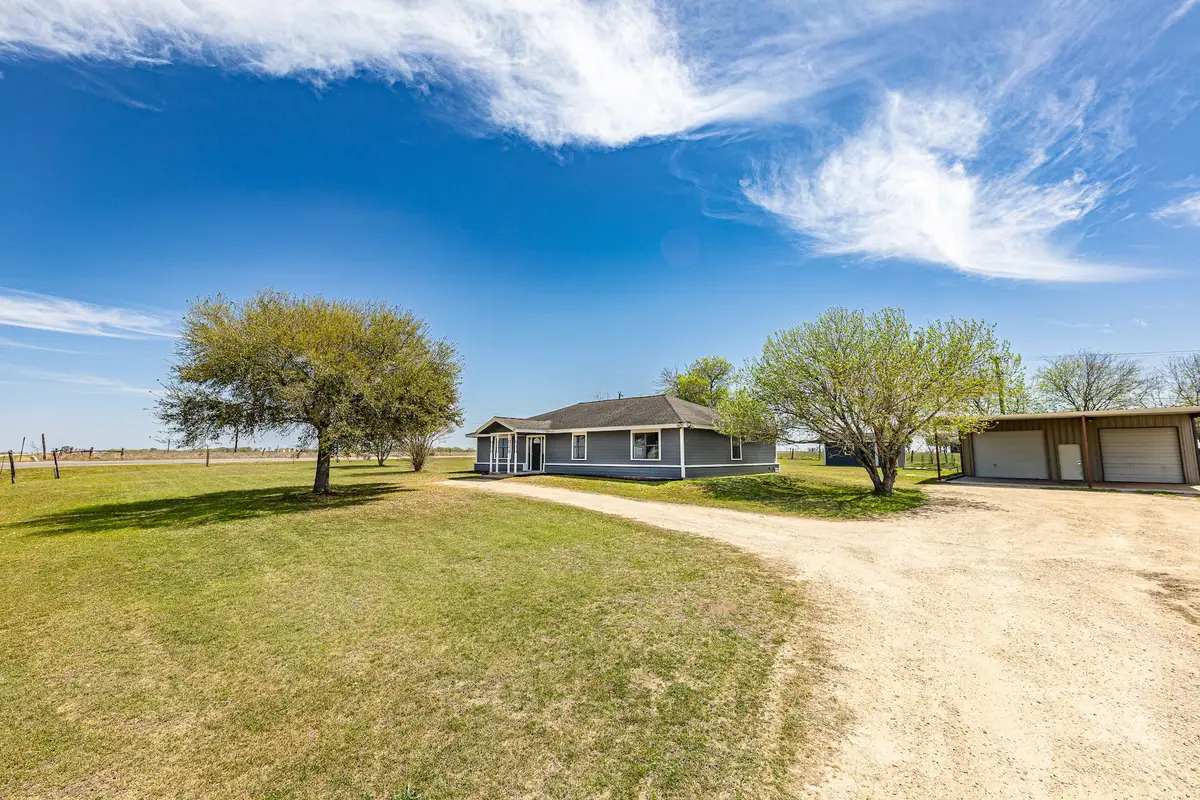 985 County Road 301, Shiner, TX 77984 - #1