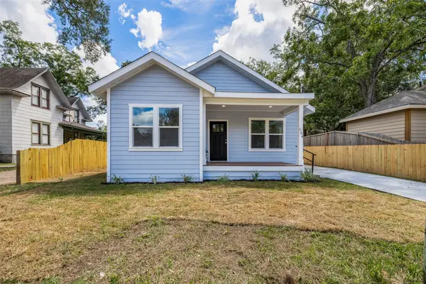 504 N Lake Avenue, Eagle Lake, TX 77434