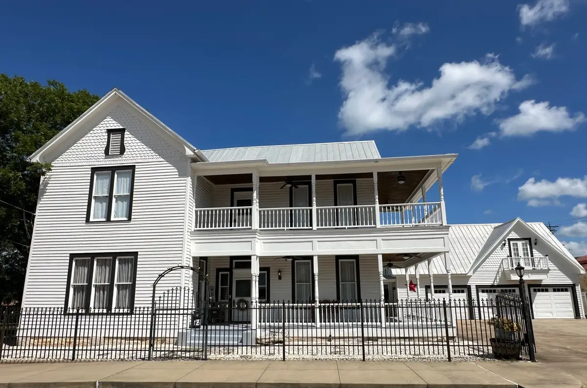 326 W Colorado Street, La Grange, TX 78945 - Image #1