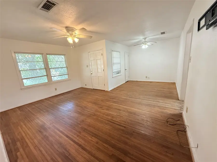 841 Magnolia Street, Lake Jackson, TX 77566 - Image #2