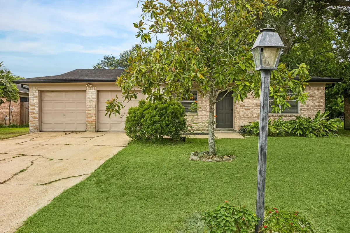 511 Debbie Lane, Alvin, TX 77511 - #1