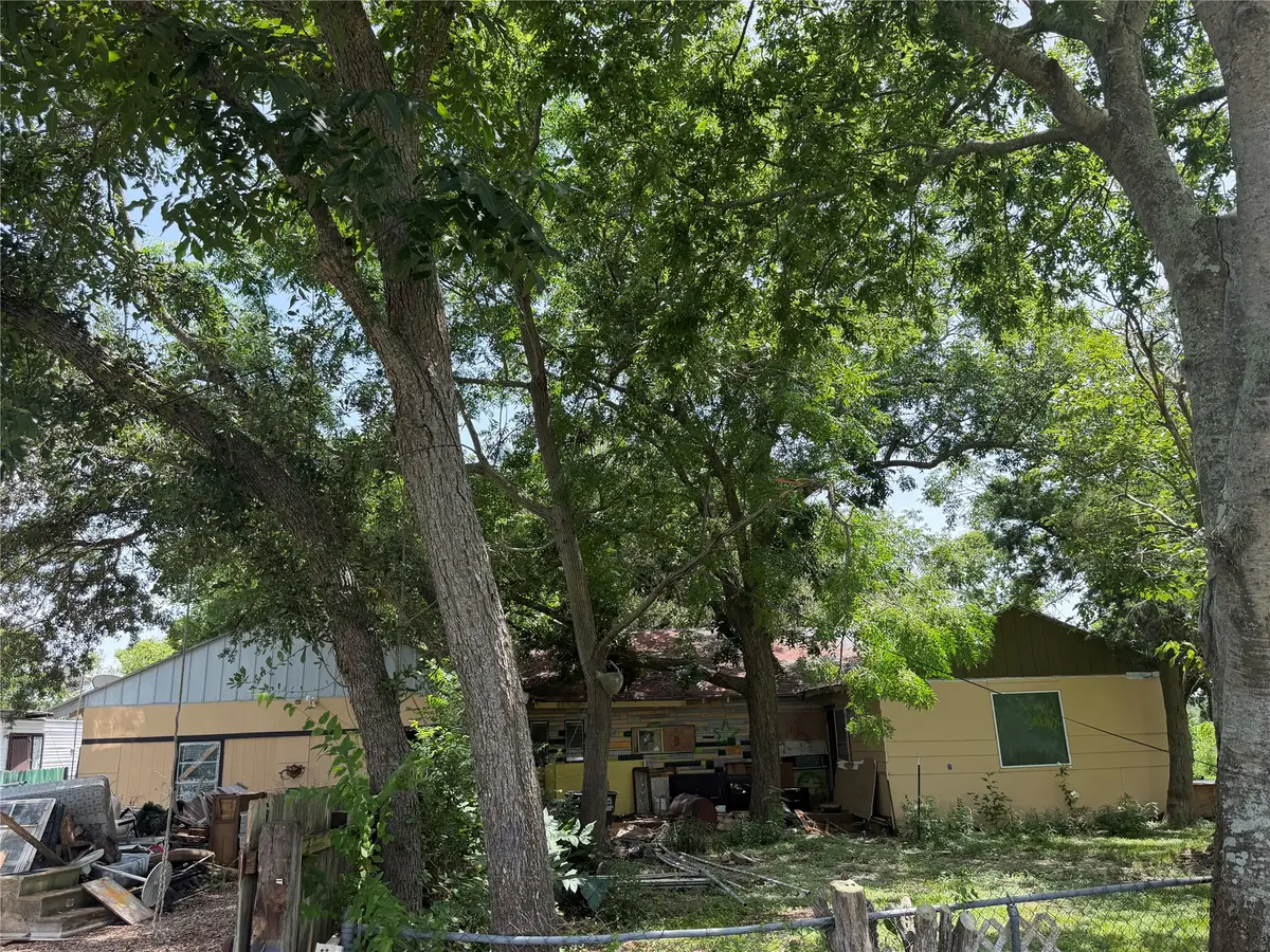 1215 Perryman Avenue, Palacios, TX 77465 - #1
