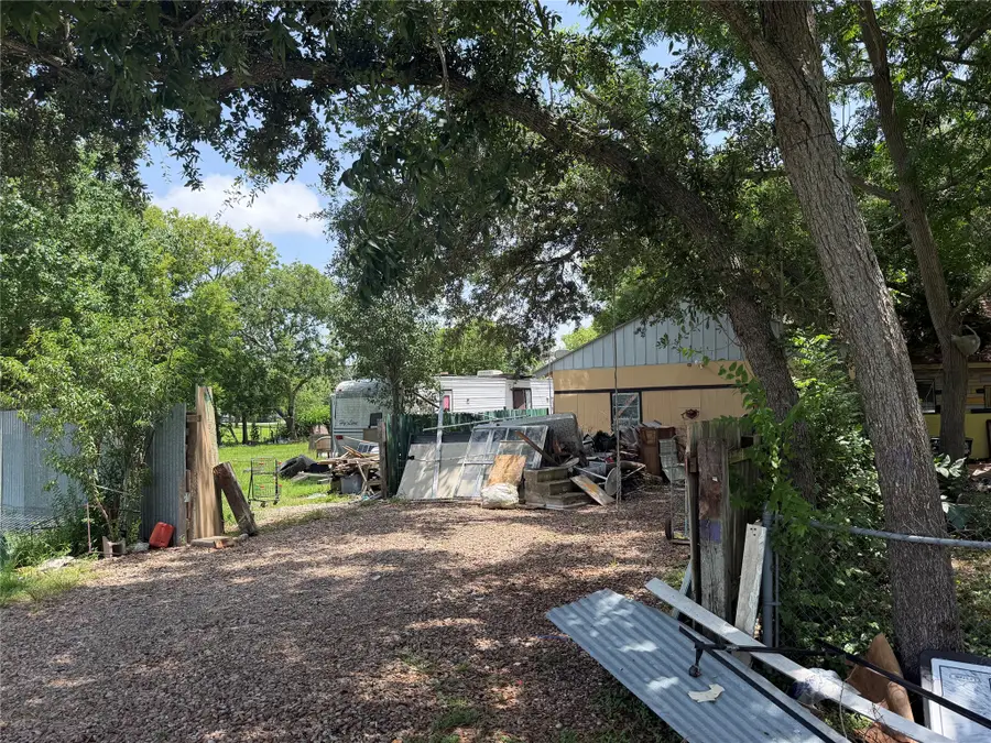 1215 Perryman Avenue, Palacios, TX 77465 - #2