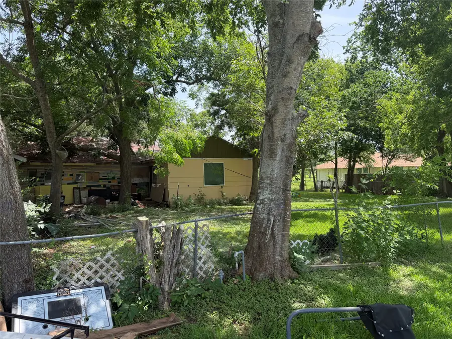 1215 Perryman Avenue, Palacios, TX 77465 - #3