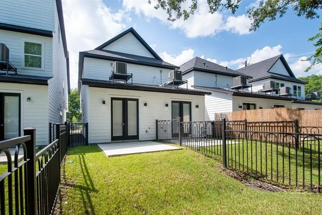 5115 Briscoe Street #A/B, Houston, TX 77033 - Image #1