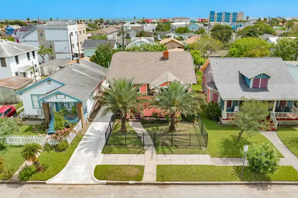 3911 Avenue R 1/2, Galveston, TX 77550