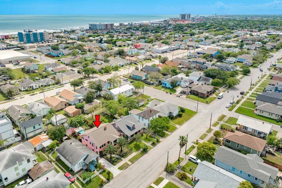 3911 Avenue R 1/2, Galveston, TX 77550 - #3