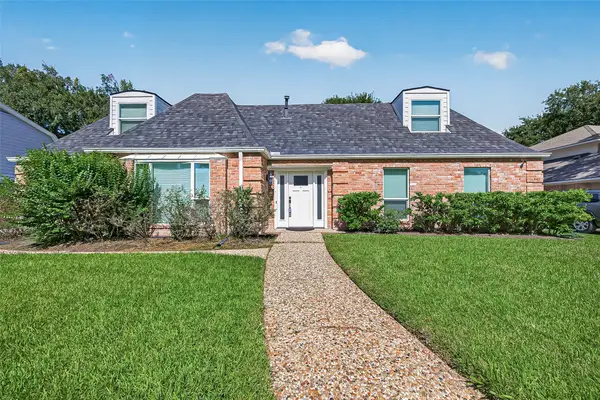 919 Longview Drive, Sugar Land, TX 77478