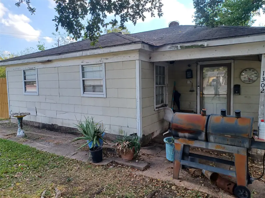 1302 Thomas Avenue, Pasadena, TX 77506 - #2