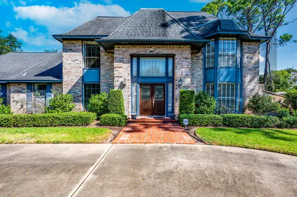 110 Sequoia Street, Lake Jackson, TX 77566