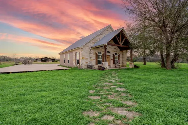 105 County Road 2239, Cleveland, TX 77327