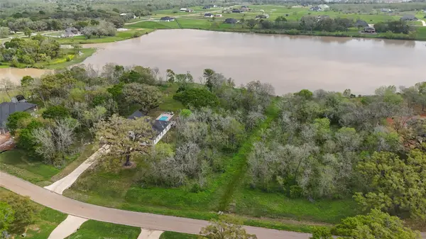 21502 Chenango Lake Drive, Angleton, TX 77515