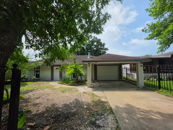 1305 Winchester Dr, Richmond, TX 77469