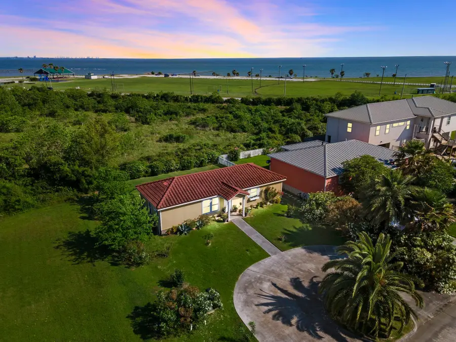 210 Debbie Lane, San Leon, TX 77539 - Image #2