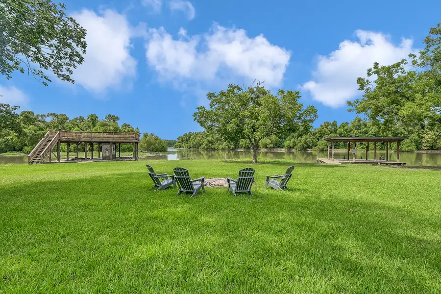 361 S Lakeside Drive, Huntsville, TX 77320 - Image #2