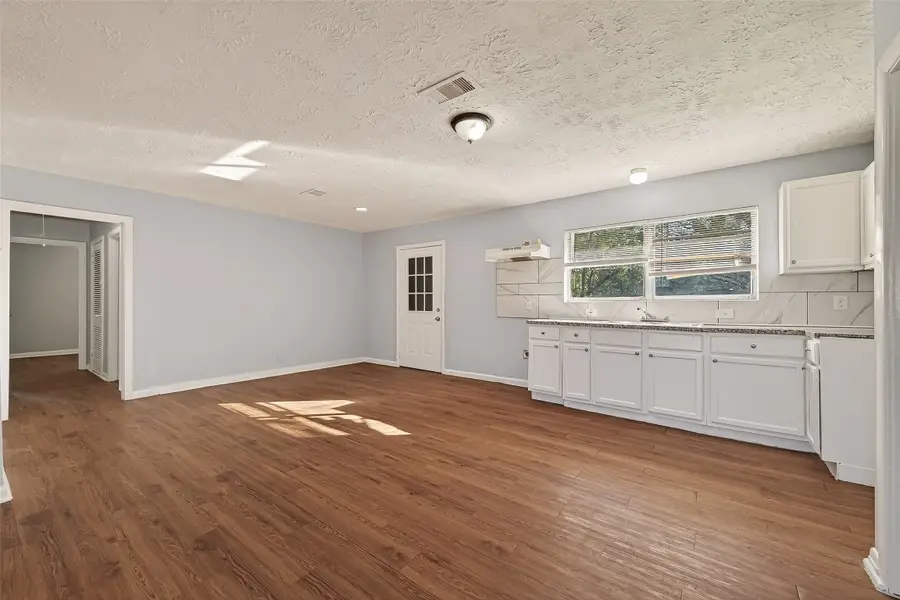 6058 Glenhurst Drive, Houston, TX 77033 - #3