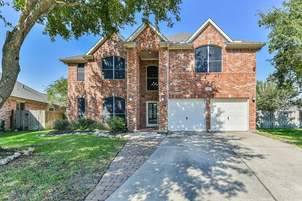 2502 Sun Glen Drive, Pearland, TX 77584