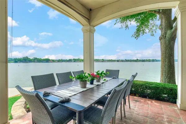 13625 Lakeside Place Drive, Willis, TX 77318