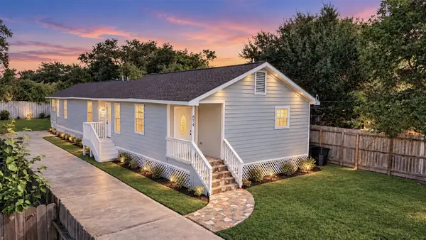 874 Green Meadow Lane, Houston, TX 77091