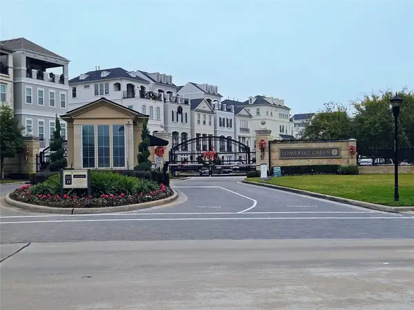 949 Dunleigh Meadows Lane, Houston, TX 77055