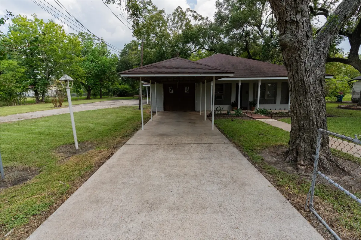 417 Hardy Street, Clute, TX 77531 - #1