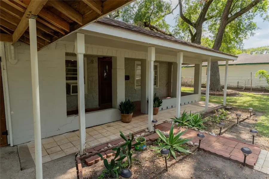 417 Hardy Street, Clute, TX 77531 - #2