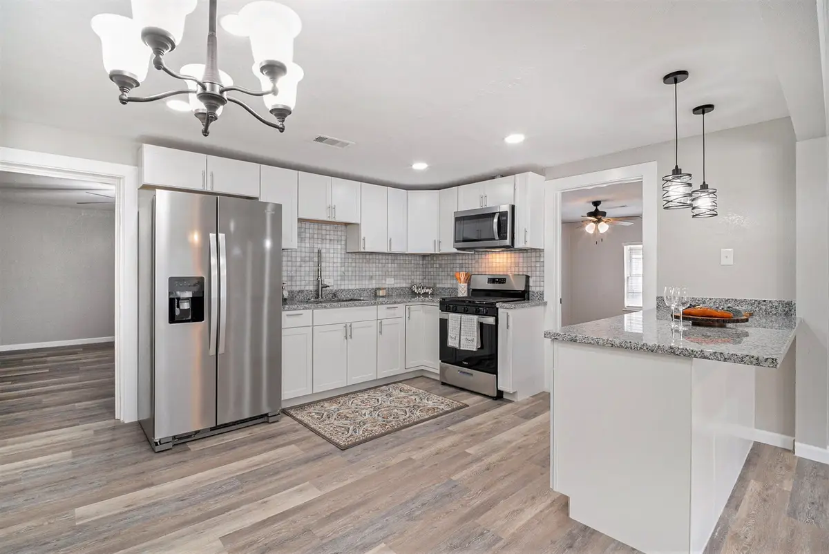 7015 Church Lane, Hitchcock, TX 77563 - Image #1