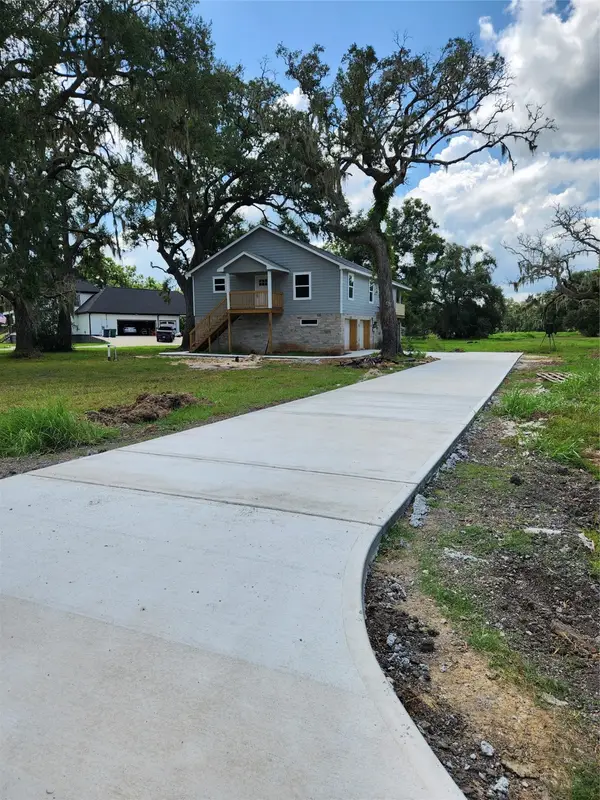 375 Horse Shoe Trail, Angleton, TX 77515