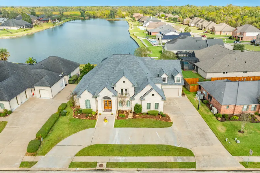 203 Arrowhead Drive, Lake Jackson, TX 77566 - Image #2
