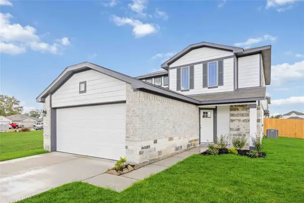 819 Clear Valley Lane, Dayton, TX 77535