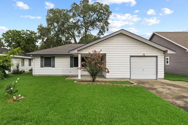 1440 Avenue E, Nederland, TX 77627