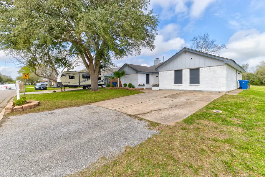 2302 38th Avenue N, Texas City, TX 77590 - #3